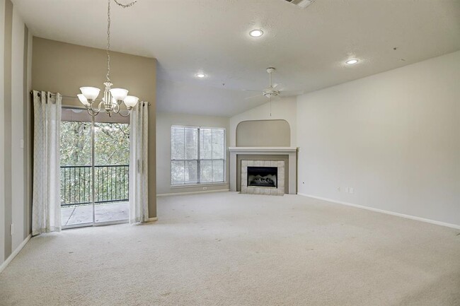 Building Photo - 8051 Bay Branch Dr