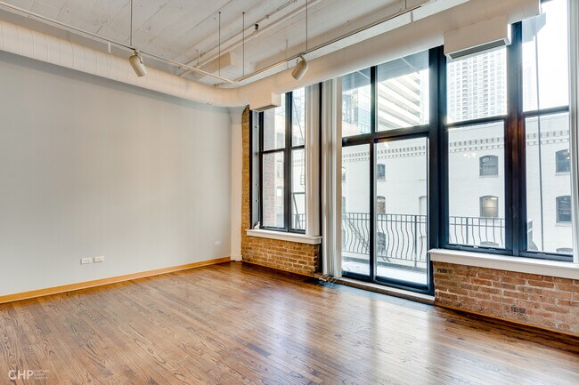 Foto del edificio - 333 W Hubbard St