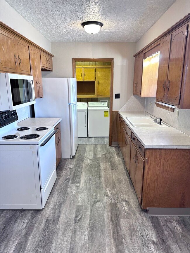 Foto del edificio - 3-bed 1-bath 1-car Single Family near