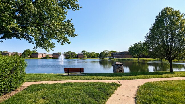 Building Photo - 9463 Bay Colony Dr