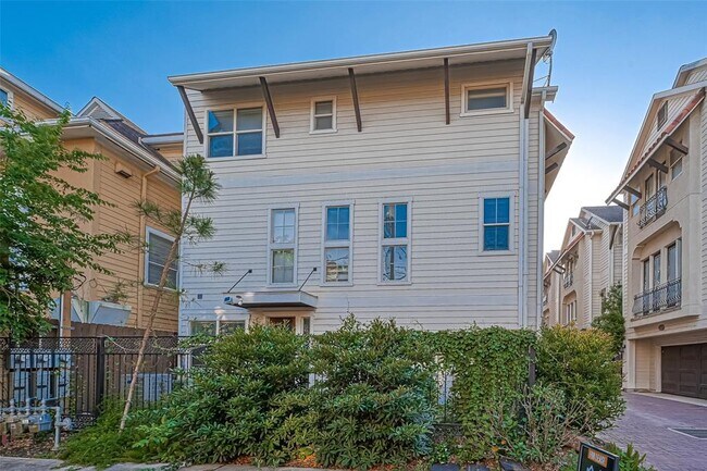 Building Photo - 219 Knox St