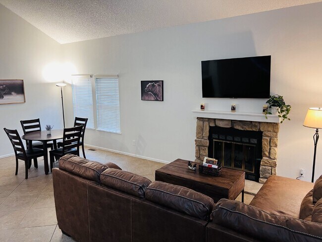 Building Photo - FULLY FURNISHED + ALL UTILITIES INCLUDED!