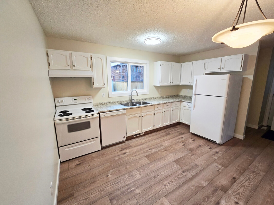 Rennovated kitchen with new countertop. - 416 Lenore Dr