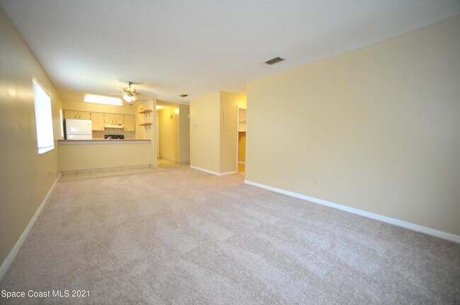 Foto del edificio - 2410 Fox Hollow Dr