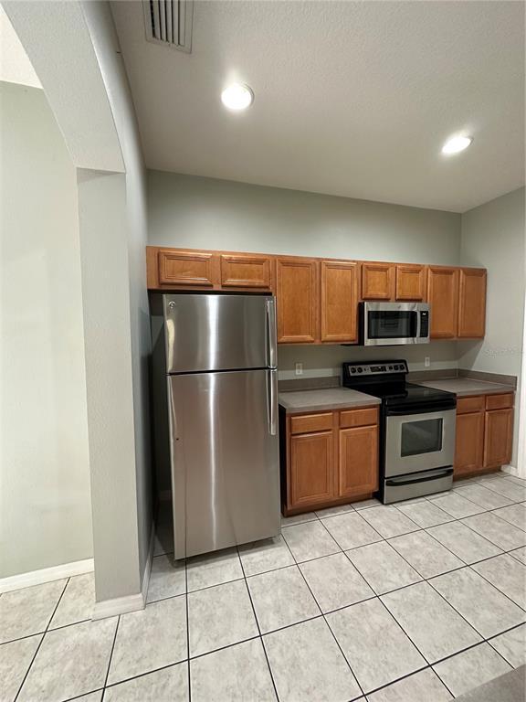 Building Photo - 9051 Iron Oak Ave