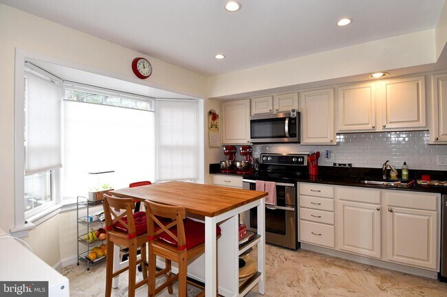 Building Photo - 5449 Grove Ridge Way