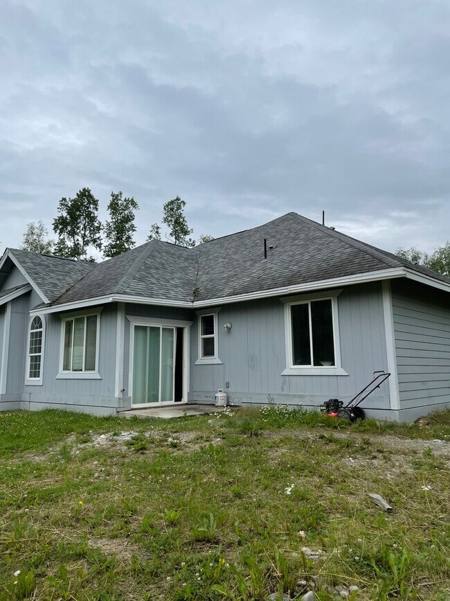 Foto del edificio - Beautiful 3 Bedroom Single Family Home With 2 Car Garage!