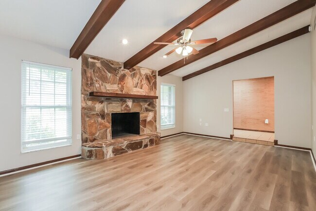 Foto del edificio - 7606 Mather Rd N