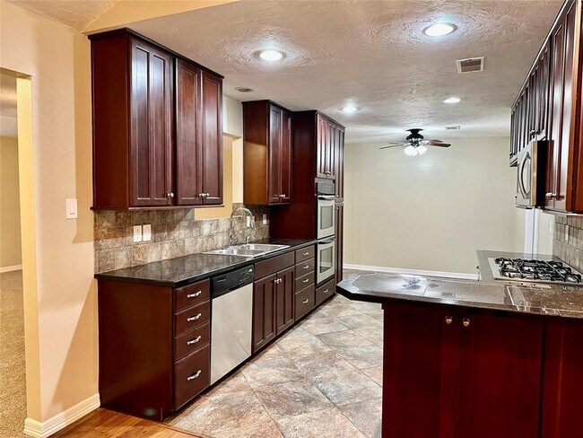 Foto del edificio - 239 Ridgewood Dr