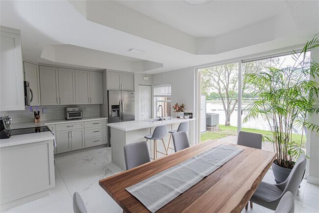 Foto del edificio - 14387 SW 9th Ct