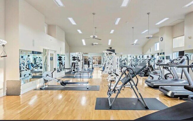 Foto del edificio - 1 bedroom plus loft features a functional floorplan with high ceilings