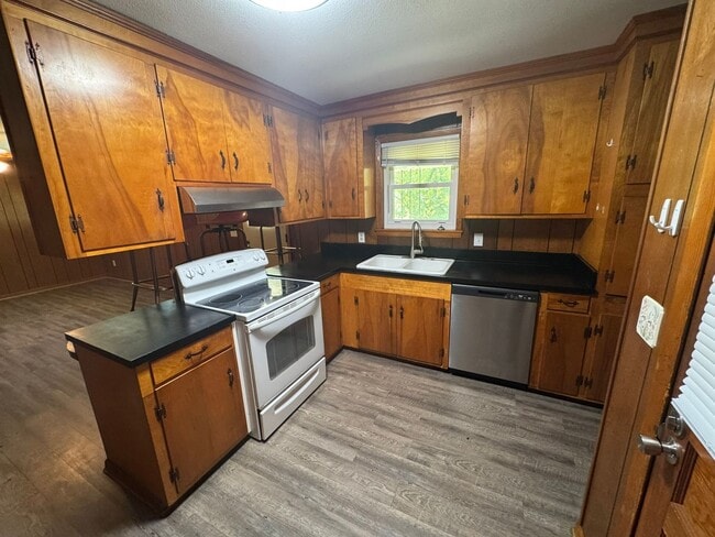 Building Photo - 100 Jaeckel St