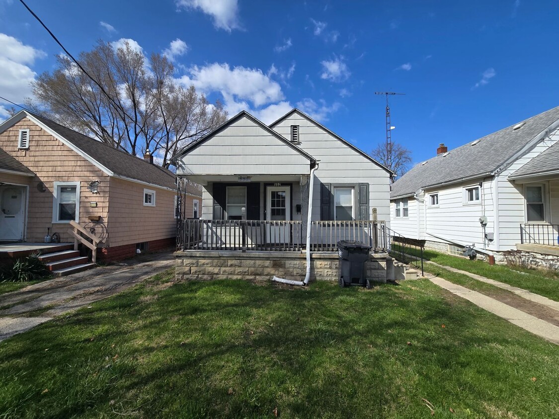 Primary Photo - 2 Bedroom House