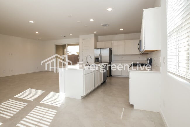 Foto del edificio - 10138 E Ulysses Ave