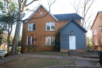 Building Photo - 132 Rowland Pl