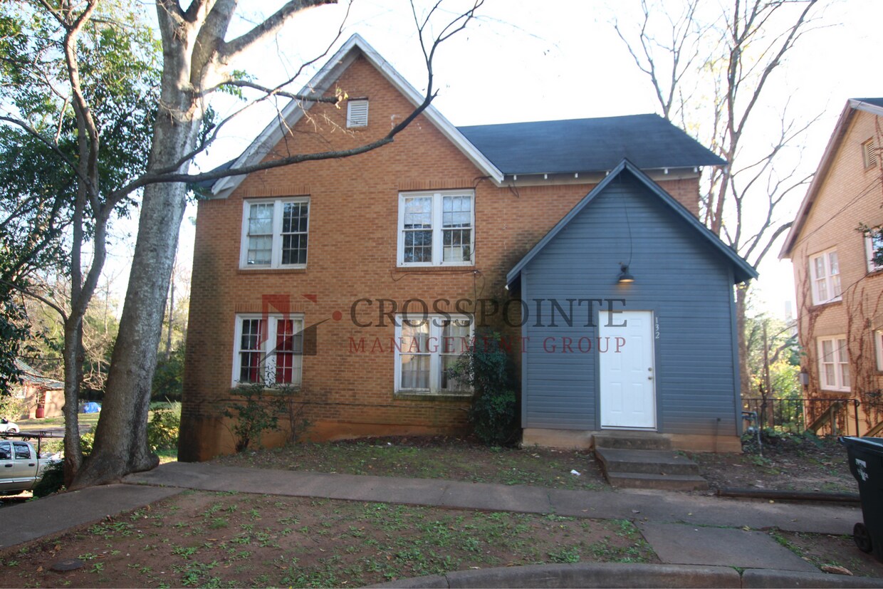 Foto principal - Available Now! 2 bedroom in Historic Charn...