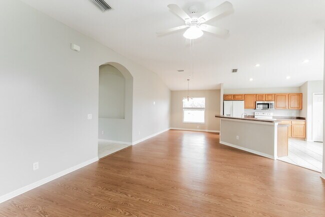 Foto del edificio - 4031 Dickinson Pl