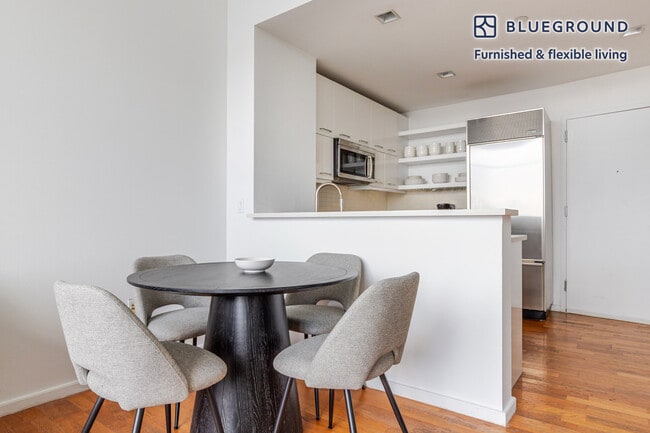 Foto del edificio - 635 W 42nd St