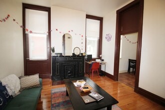 Building Photo - 1607 Sarah St
