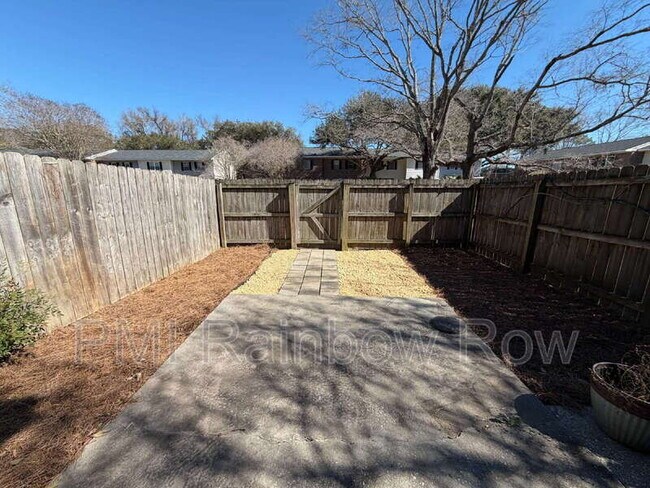 Foto del edificio - 425 Carriage Ln