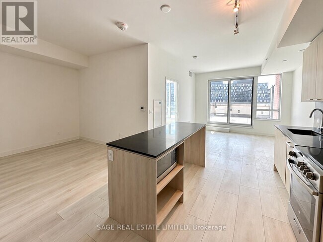 Building Photo - 31 Tippett Rd