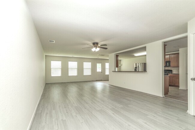 Foto del edificio - 6642 Haven Forest Ln