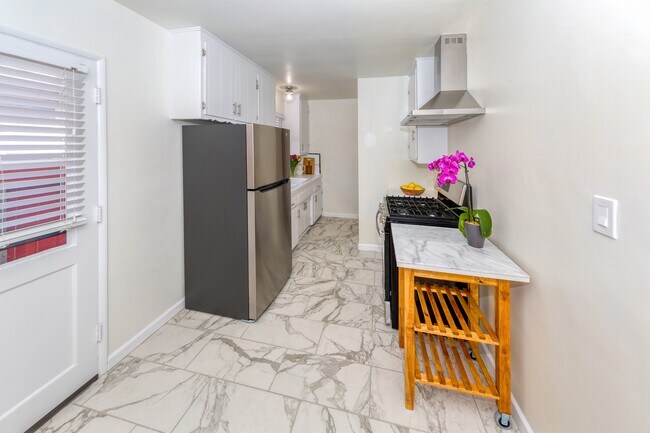 Foto del edificio - 2232 S Carmelina Ave