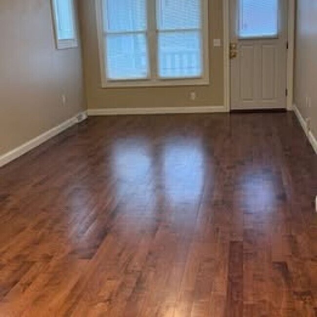 Building Photo - 2010 N Buffum St