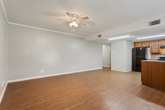 Building Photo - 407 Crescent St