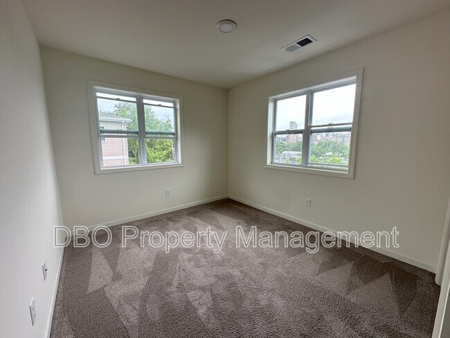 Foto del edificio - 1311 Broadway