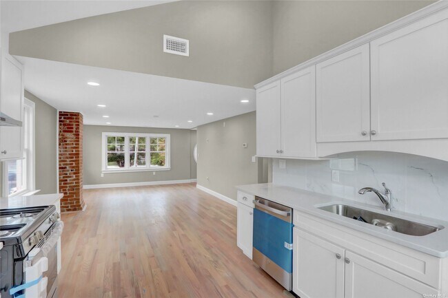 Building Photo - 67 Prime Ave