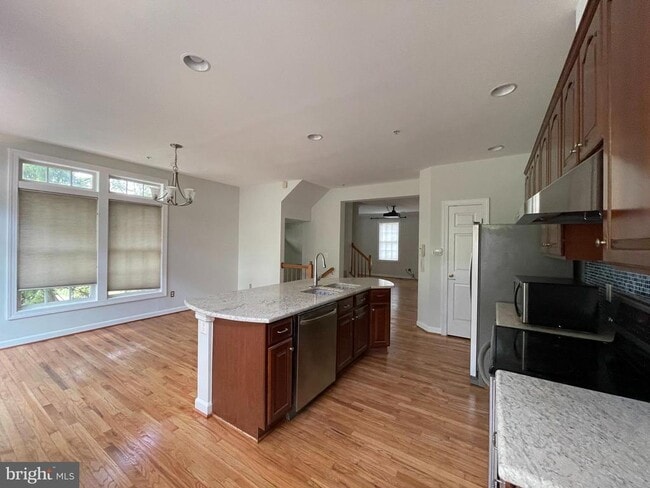 Foto del edificio - 8141 Skelton Cir