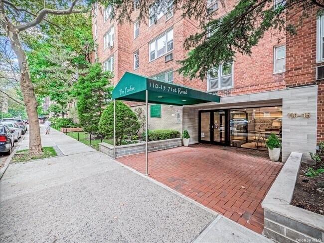 Foto del edificio - 110-15 71st Rd