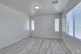 Building Photo - 778 Easter Lily Pl
