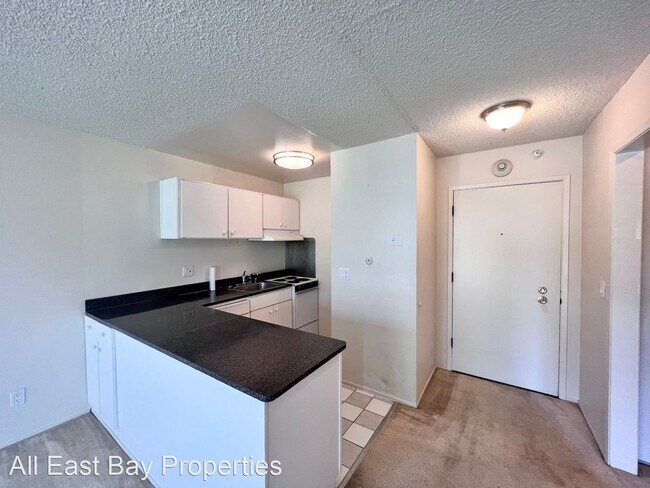 Building Photo - 1 br, 1 bath House - 7 Commodore Dr. #363