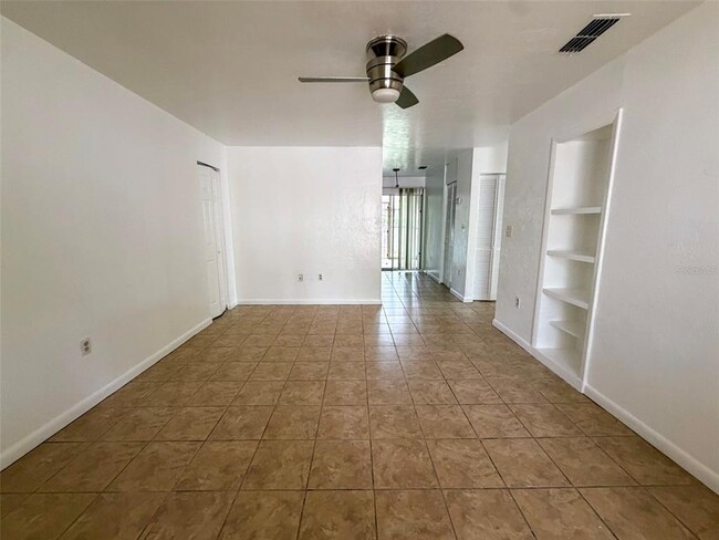 Building Photo - 1048 SW 6th Dr