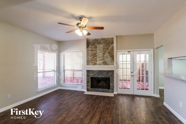 Building Photo - 800 Charles Pl