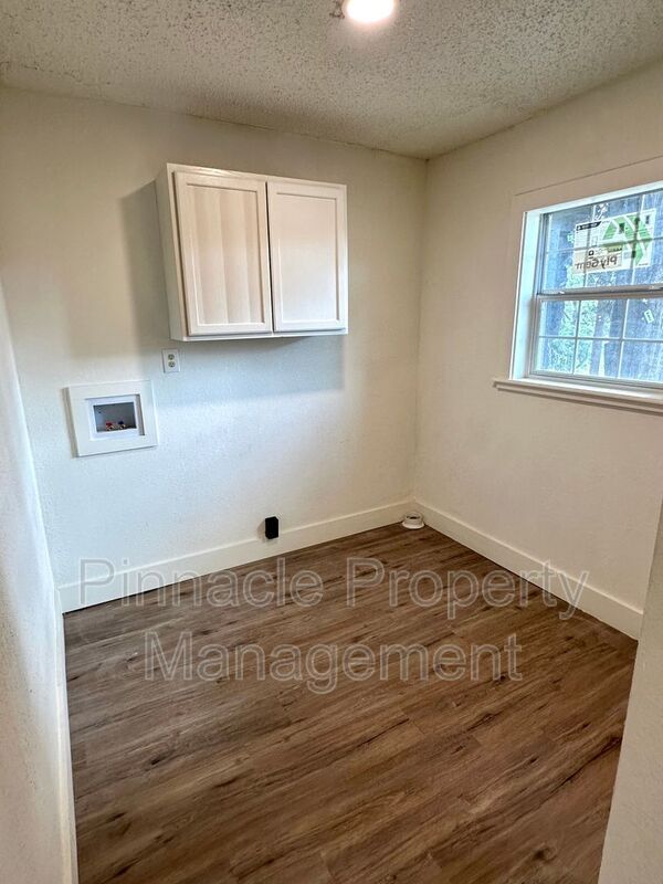Foto del edificio - 717 E Harris Ave