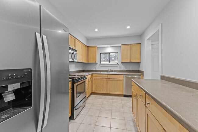 Foto del edificio - AVAILABLE NOW - Updated 2 Bedroom Duplex w...