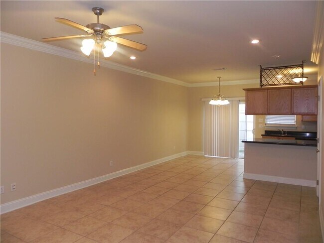 Building Photo - 2049 Christie Ln