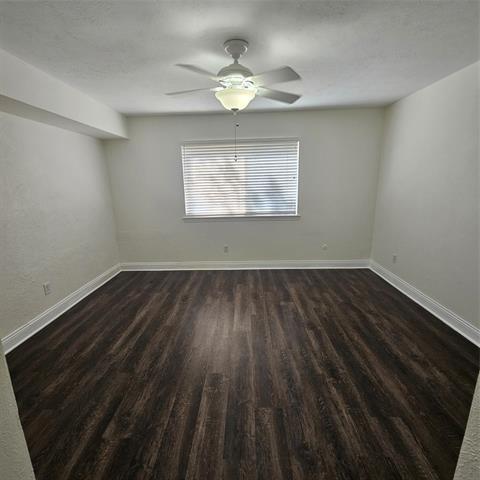 Foto del edificio - 7903 Meadow Park Dr