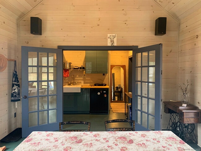 Building Photo - 126 Beaver Brook Rd