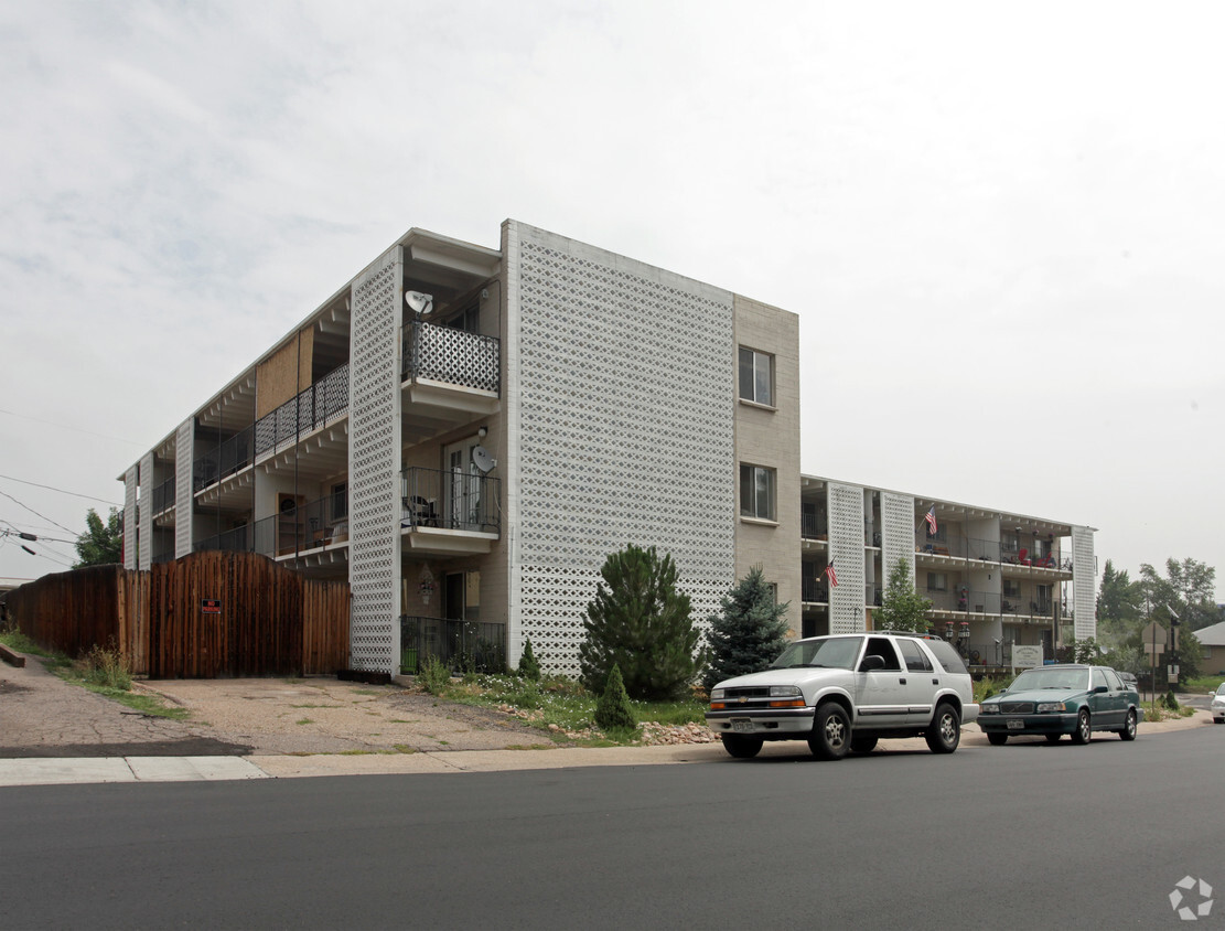 Foto del edificio - Broadmoor Village