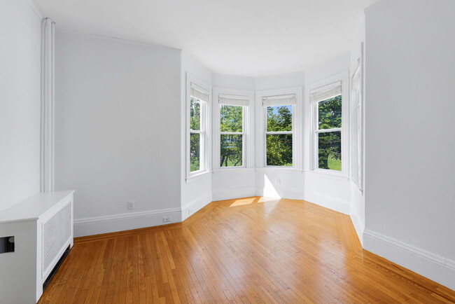 Building Photo - 173 Davis Ave
