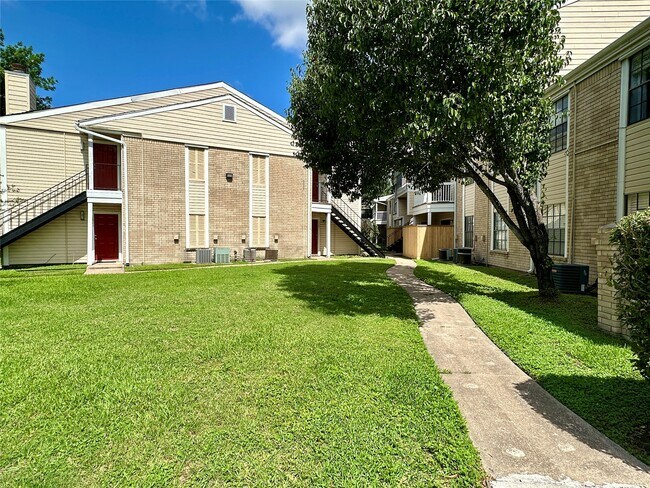 Building Photo - 2750 Holly Hall St