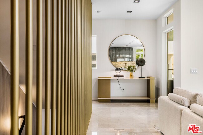 Foto del edificio - 509 N Sycamore Ave