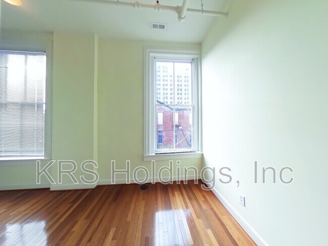 Building Photo - 123 E Broad St