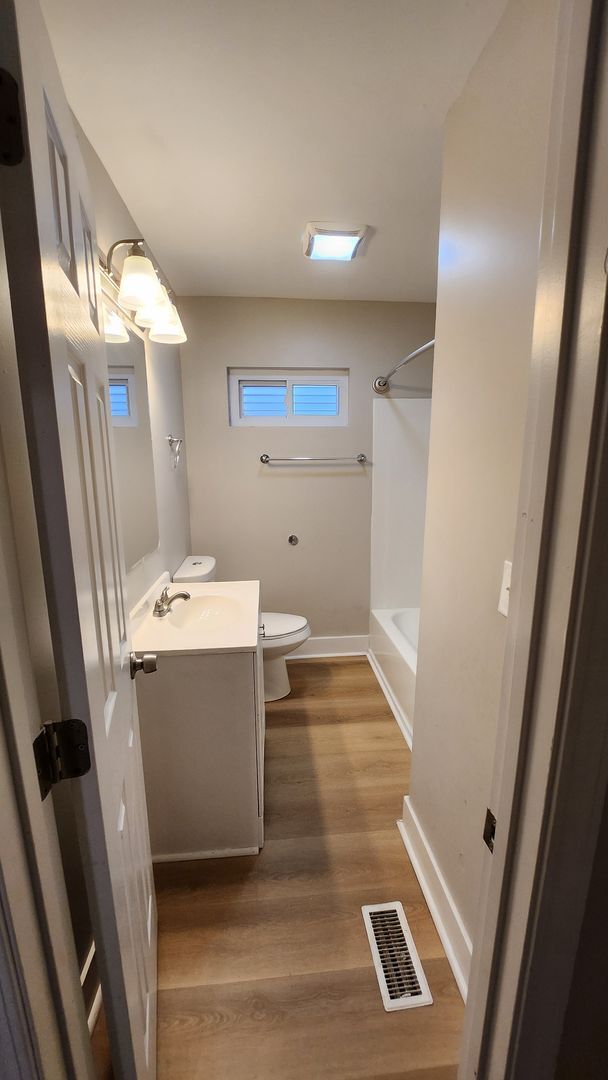 Building Photo - Renovated 3 bedroom, 2 bath home with a beautiful yard!