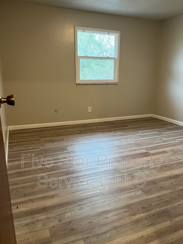 Foto del edificio - 205 W Allen St