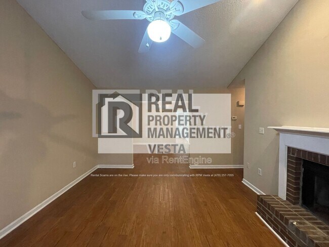 Foto del edificio - 402 Steeple Chase Rd